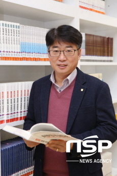 NSP통신-중소벤처기업부장관상을 수상한 홍성근 산학협력팀장. (계명문화대학교)