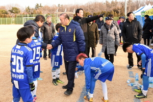 [NSP PHOTO]최양식 경주시장, 경주컵 동계 유소년클럽축구대회 격려