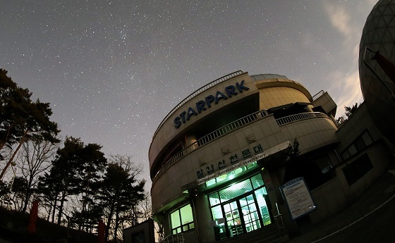 NSP통신-▲청양군 칠갑산천문대가 오는 31일 개기월식을 주제로 공개 관측회를 운영한다. (청양군)