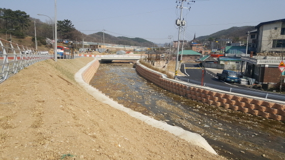 NSP통신-용인시가 처인구 유림동 일대 유방천 일부 구간을 깨끗이 정비한 모습. (용인시)
