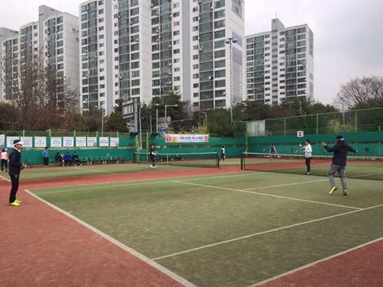 NSP통신-테니스 동호회 활동 모습. (의왕시)