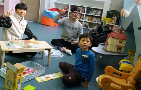 NSP통신-▲서천군에 지난 23일 문을 연 송아리 돌봄 센터가 부모들에게 큰 호응을 얻고 있다. (서천군)