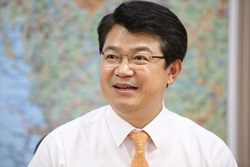 [NSP PHOTO]충남지사 도전 복기왕, 충남도의회 인권조례안 폐지 비판