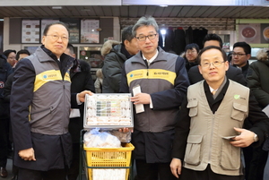 [NSP PHOTO]KB국민은행-금융감독원, 설맞이 전통시장 사랑나눔 행사 실시