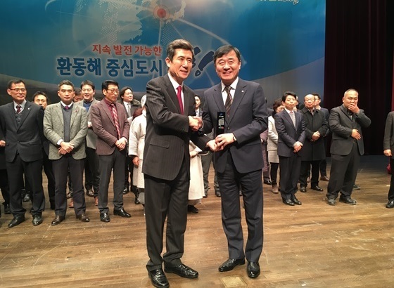 [NSP PHOTO]부영, 포항 지진 이재민 보금자리 지원 공로 감사패 받아