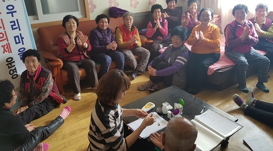 NSP통신-▲부여군은 월 2회 이상 의사가 방문해 진료하는 우리마을 주치의제를 실시한다. (부여군)