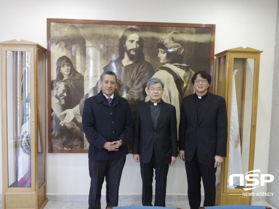 NSP통신-김정우 대구가톨릭대 총장(사진 가운데)과 마석진 중남미센터장(사진 오른쪽)이 멕시코 인터콘티넨탈대학에서 우고 안토니오 부총장과 교류 및 협력방안을 협의했다. (대구가톨릭대)