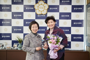 [NSP PHOTO]유향금, 이은경 용인시 의원, 복지사협회서 공로패 받아