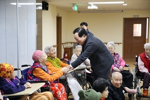 [NSP PHOTO]김항곤 성주군수, 설 맞아 사회복지시설 위문