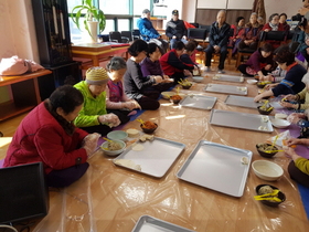 [NSP PHOTO]경기남부보훈지청, 설 명절 만두빚기 및 위문공연 열어