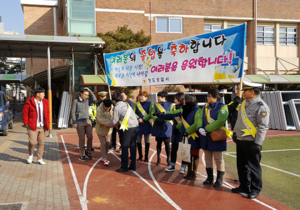 [NSP PHOTO]청도경찰서, 건전한 졸업식 문화 조성을 위한 캠페인 실시