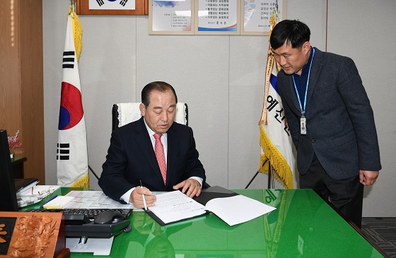 NSP통신-▲예산군이 12일 새로운 청사에서 공식적인 업무를 개시했다. (예산군)