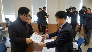 [NSP PHOTO]대구시장 출마 선언 이재만 후보, 선관위 예비후보 등록 마쳐