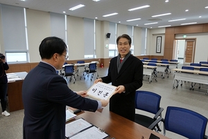 [NSP PHOTO]대구시장 출마 이진훈 후보, 선관위 예비후보 등록 마쳐