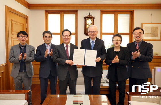 NSP통신-좌측부터 임영택 한국이민재단 사업관리국장, 이상랑 한국이민재단 상임이사, 우기붕 한국이민재단 이사장, 신일희 계명대 총장, 김혜순 계명대 이민다문화센터 소장, 백순현 계명대 대외협력처장. (계명대)