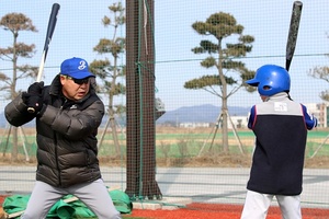 [NSP PHOTO]이만수 前 감독, 태안군 리틀야구단 찾아 재능기부