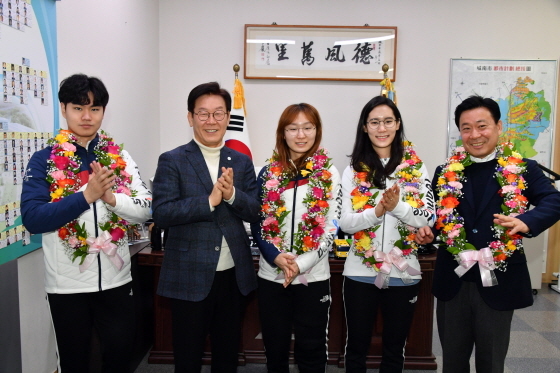 NSP통신-26일 성남시장 집무실에서 열린 평창동계올림픽 출전 선수 환영식. (성남시)