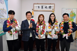 [NSP PHOTO]이재명 성남시장, 시청소속 동계올림픽 선수들 선전 축하