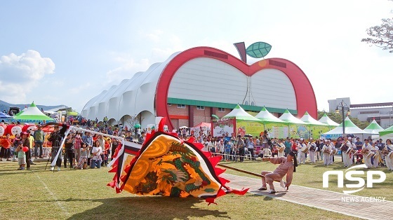 NSP통신-장수 한우랑 사과랑 축제 깃절놀이