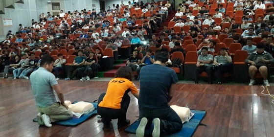 NSP통신-▲아산시에 실시하는 민방위 교육 중 심폐소생술 실습 모습 (아산시)