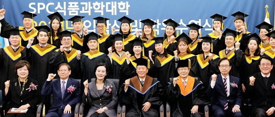 NSP통신-앞줄 왼쪽에서 네 번째 조상호 SPC식품과학대학 총장 (SPC그룹 제공)