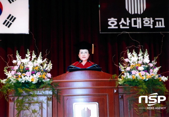 NSP통신-입학식에서 환영사를 하고 있는 박소경 총장. (호산대학교)