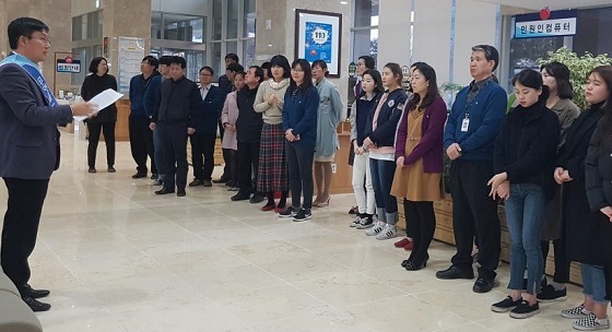 NSP통신-▲예산군이 매주 월요일 오후 민원실 직원을 대상으로 자체 친절교육을 실시한다. (예산군)