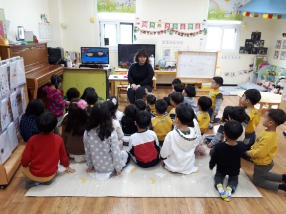 NSP통신-오산시 관내 한 어린이집에서 어린이들이 교육을 받고 있다. (오산시)