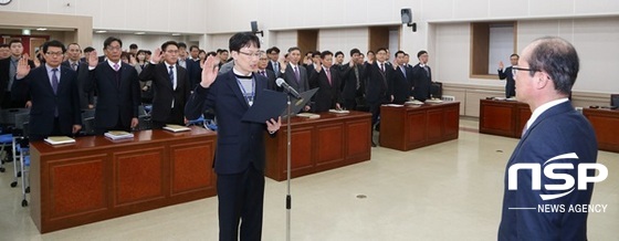 NSP통신-전남교육청이 5일 가진 공무원 선거중립 결의대회. (전남도교육청)