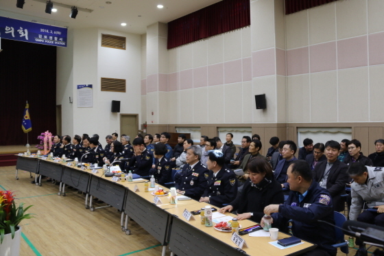 NSP통신-6일 김포경찰서 5층 대강당에서 협력치안 강화방안 및 치안체감안전 향상을 위한 김포치안협의회가 진행되고 있다. (김포경찰서)