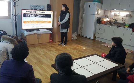 NSP통신-▲계룡시가 관내 경로당 36개소를 순회 방문하며 치매 전수조사를 진행한다. (계룡시)