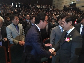 [NSP PHOTO]정기열 경기도의장, 이재명 성남시장 퇴임식 참석
