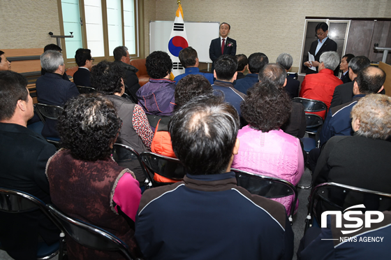 NSP통신-최양식 시장이 19일감포4리 경로당 준공식에서 축사를 하고 있다. (경주시)