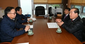 [NSP PHOTO]황선봉 예산군수 기업체 방문해 인구증가시책 적극 홍보