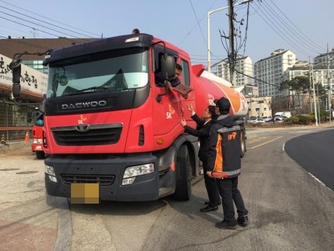 NSP통신-위험물 적재 운반차량 집중단속 모습. (의왕소방서)