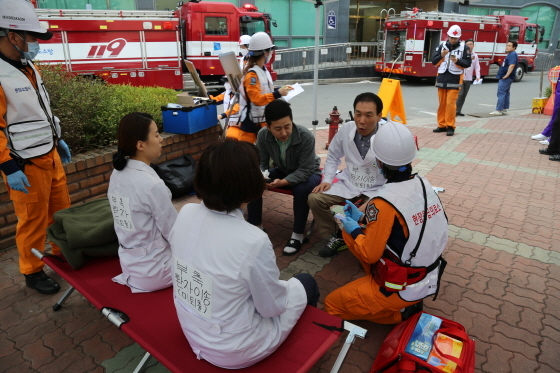 NSP통신-27일 분당연세요양병원에서 긴급구조통제단 불시가동훈련이 진행되고 있다. (분당소방서)