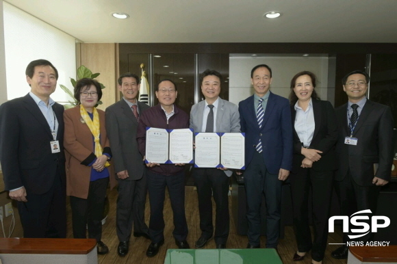 NSP통신-왼쪽에서 네 번째 임병헌 남구청장, 왼쪽에서 다섯 번째 윤성수 영남대학교병원장. (남구청)