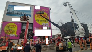 [NSP PHOTO]김포시, 모델하우스 공사 크레인 전도사고, 2명 구조