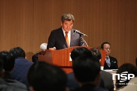 NSP통신-박인규 DGB금융지주 회장 겸 前 대구은행장이 지난 23일 주주총회를 주재하고 있는 모습 (김덕엽 기자)