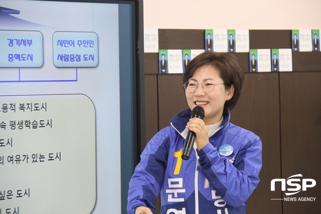 NSP통신-문영희 광명시장 예비후보가 더문희망공약에 대해 설명하고 있다. (박승봉 기자)