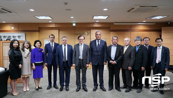 NSP통신-동국대 경주캠퍼스 유아교육과가 지난 4일 오전 9시 교내 100주년기념관 교무위원회의실에서 우즈베키스탄 사마르칸트 국립대학교와 유아교육분야에 관한 교류협정(MOA)을 체결하고 있다. (동국대 경주캠퍼스)