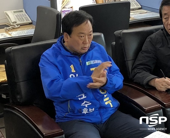 NSP통신-더불어민주당 전상두 임실군수 예비후보가 6일 임실군청 브리핑룸에서 기자회견을 갖고 출마를 공식 선언하고 있다.