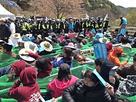 [NSP PHOTO]성주 사드 반대 주민, 국방부와 극적 타협…12시간 만 대치 종료 (종합)