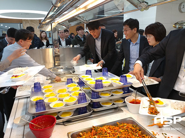 [NSP PHOTO]계란값 폭락 지난해 1월대비 산지계란가 65% 폭락...경북도 소비촉진 행사 가져