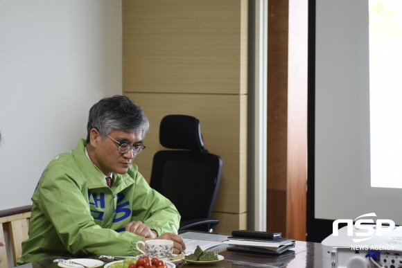 NSP통신-홍덕률 대구시교육감 예비후보가 16일 오후, 대구사립유치원연합회를 찾아 유아교육관련 정책 간담회를 진행하고 있다. (홍덕률 예비후보)