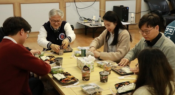 NSP통신-▲코리아텍 김기영 총장이 학생자치기구 학생 27명과 함께 간담회를 가졌다. (코리아텍)