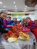 [NSP PHOTO]안양시 게이트키퍼 봉사단, 김치 소외 가정 전달