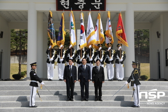 NSP통신-왼쪽부터 산단공 비상계획관 이노상 실장, 산단공 황규연 이사장, 영천호국원 우연식 현충과장. (한국산업단지공단)