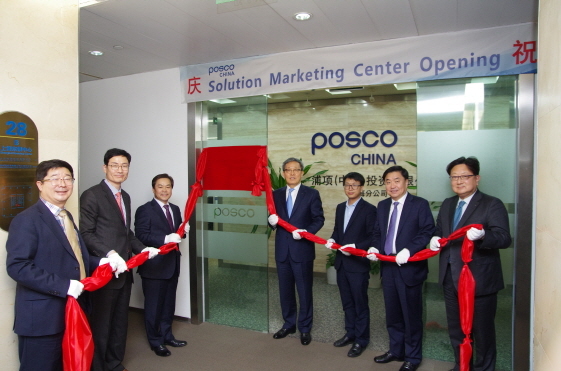 NSP통신-왼쪽부터 엄기천 POSCO-CSPC 통합가공센터 법인장, 오현석 포스코차이나 솔루션마케팅센터장, 이명기 포스세아 법인장, 정탁 철강사업본부장, 슈춘청(Shu Chun Cheng, 舒春成) 링파오(LeapMotor, 浙江零跑科技有限公司)사 구매총감, 주세돈 철강솔루션마케팅실장, 정창화 포스코차이나 대표법인장