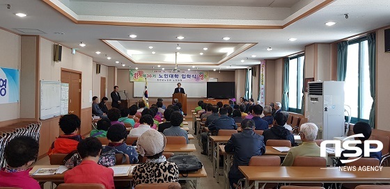 NSP통신-이항로 군수가 진안군 노인대학 입학식에 참석해 축사를 하고 있다.